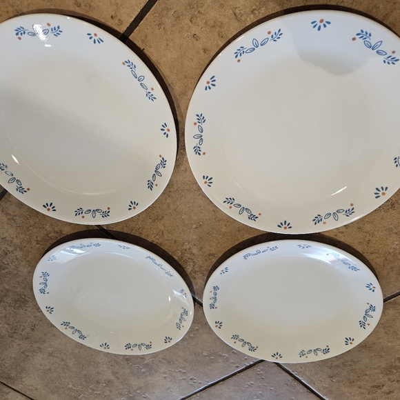 Corelle 'Subtle Blue' Dinner Plates - Set of 4 10" Plates Dinnerware - Picture 3 of 11